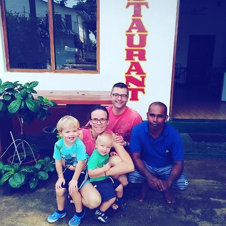 Hotel Athina & Restaurant Chilaw Dış mekan fotoğraf