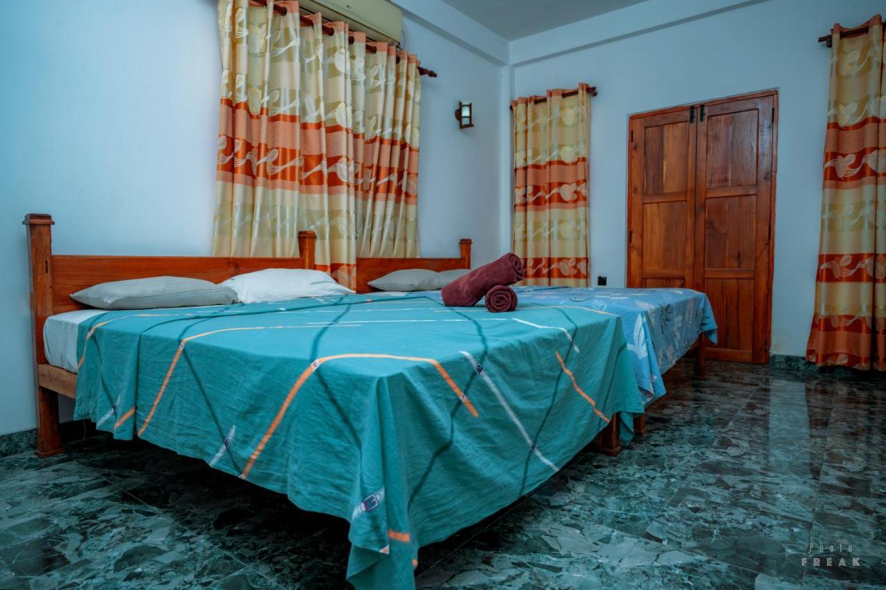 Hotel Athina & Restaurant Chilaw Dış mekan fotoğraf
