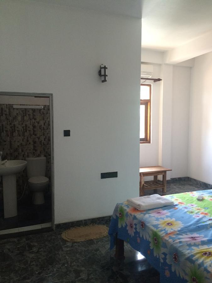 Hotel Athina & Restaurant Chilaw Dış mekan fotoğraf