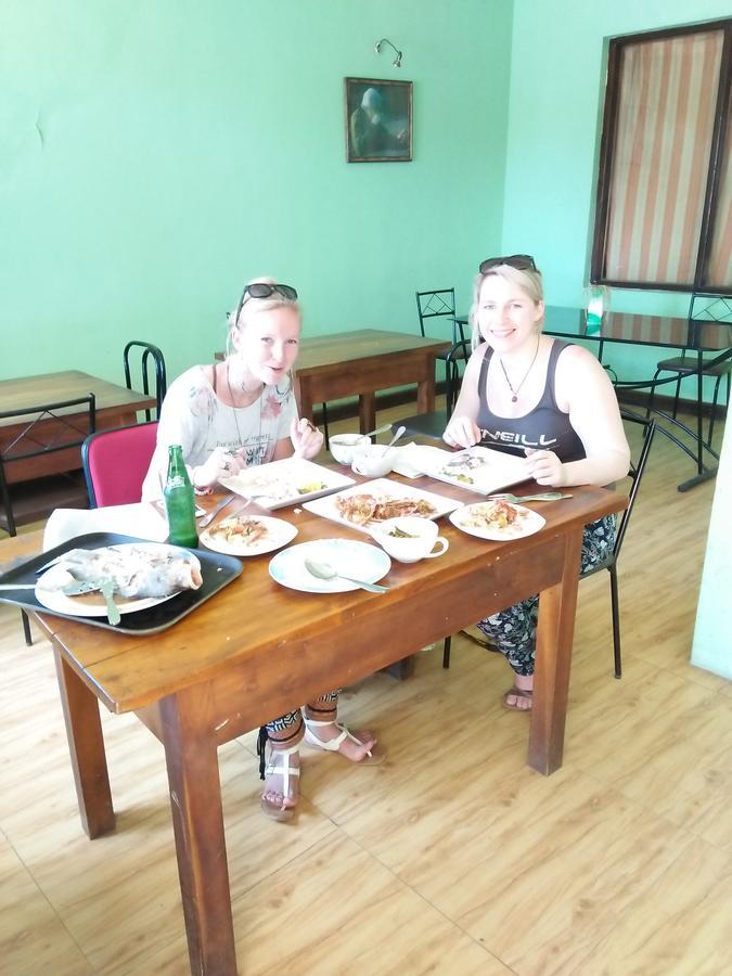Hotel Athina & Restaurant Chilaw Dış mekan fotoğraf
