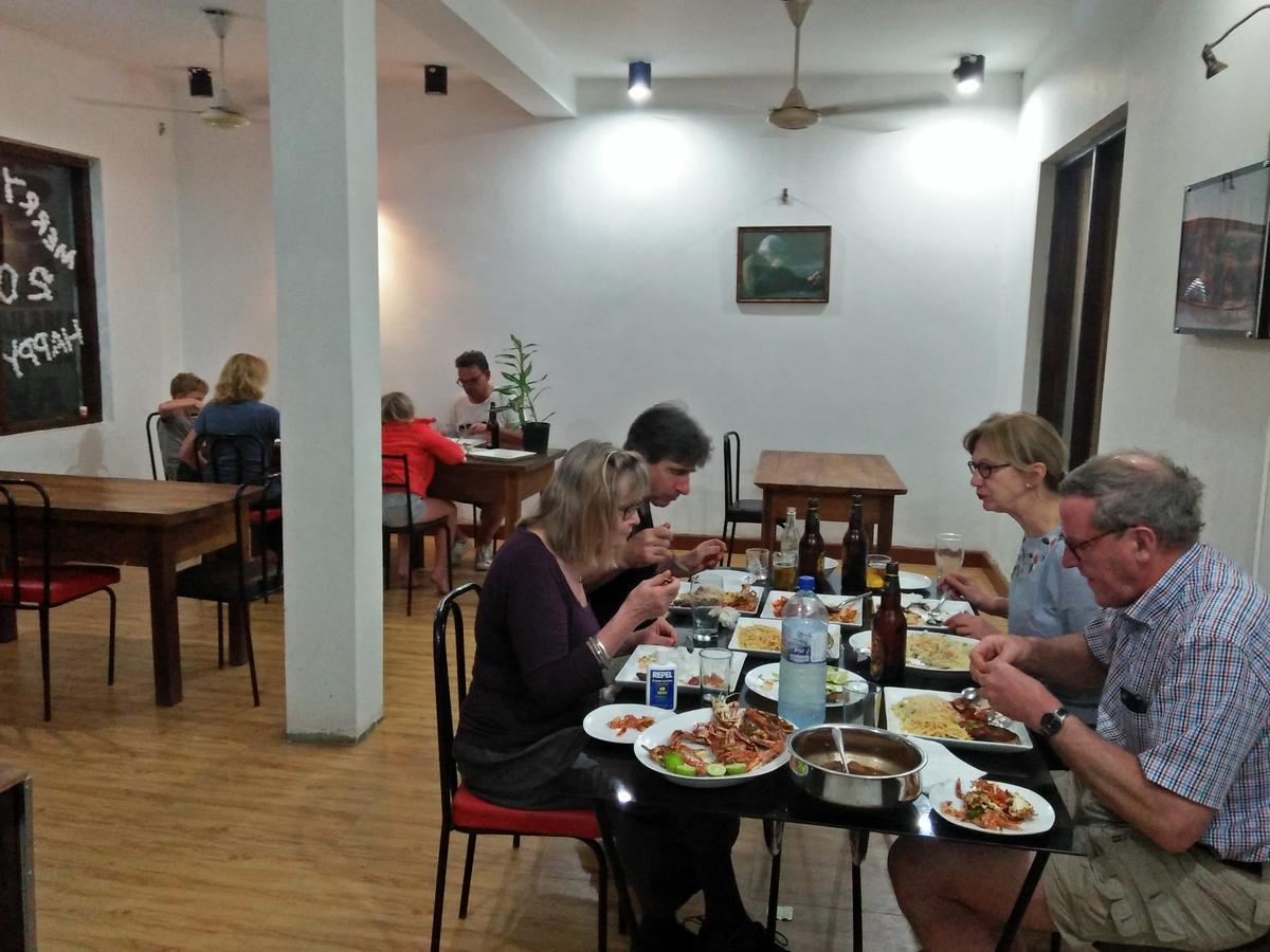 Hotel Athina & Restaurant Chilaw Dış mekan fotoğraf